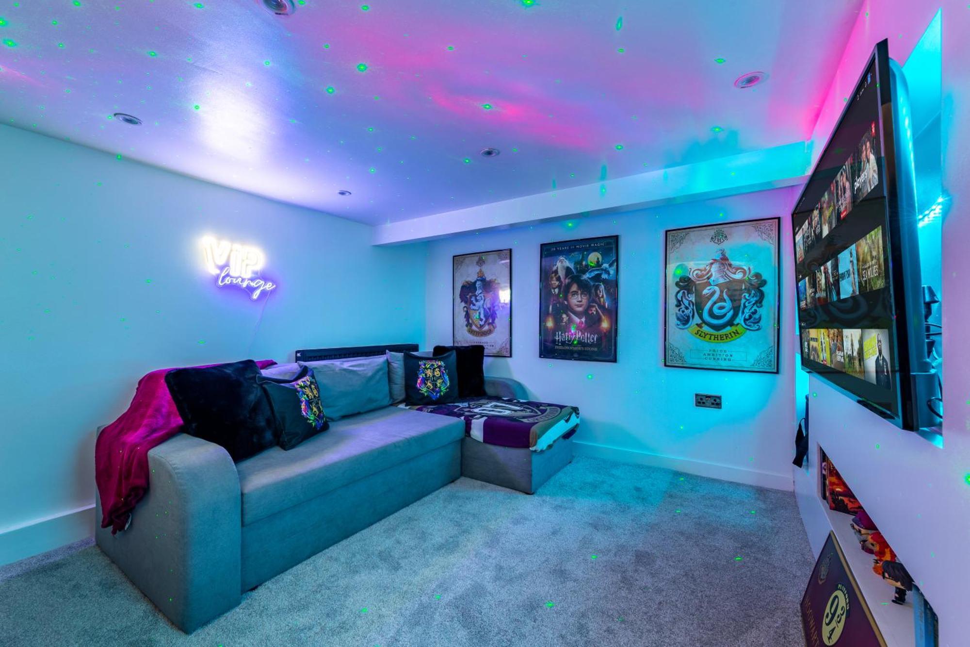 The Hogwarts Retreat - Cinema Room - Special May Offer - 25Th - 31St واتفورد المظهر الخارجي الصورة