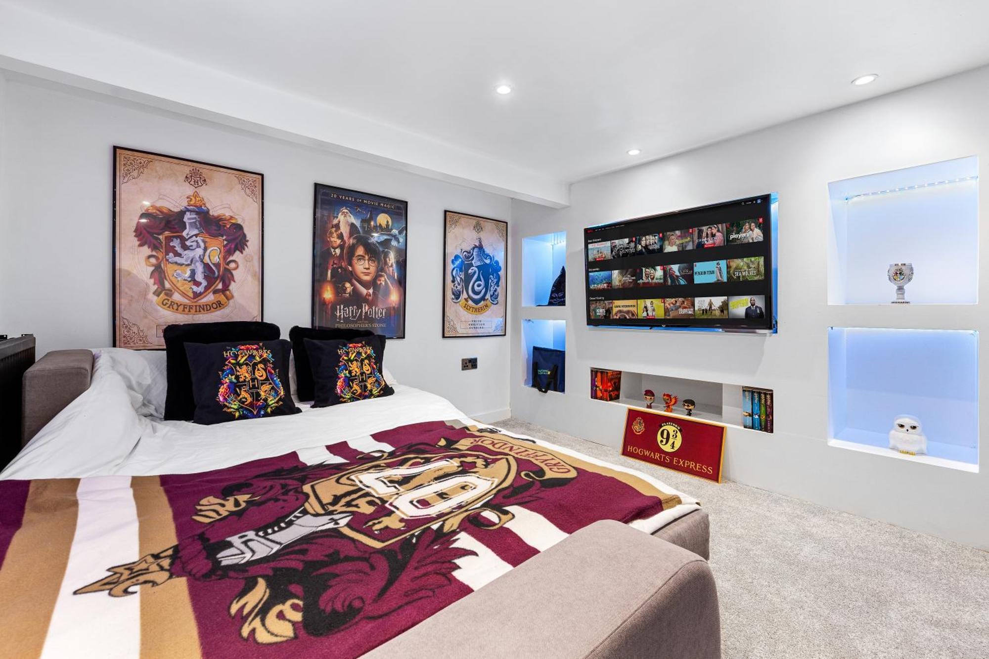 The Hogwarts Retreat - Cinema Room - Special May Offer - 25Th - 31St واتفورد المظهر الخارجي الصورة