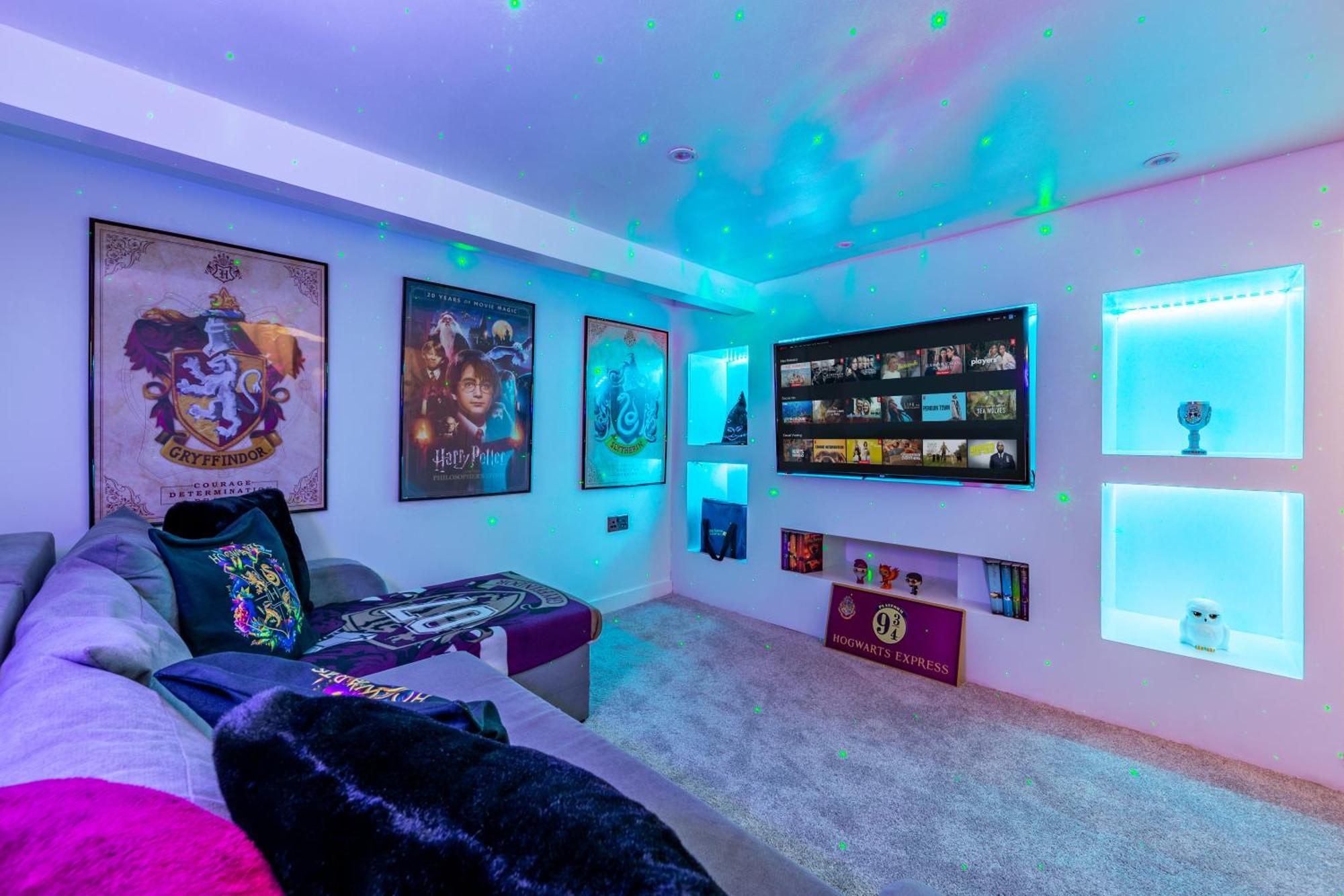 The Hogwarts Retreat - Cinema Room - Special May Offer - 25Th - 31St واتفورد المظهر الخارجي الصورة